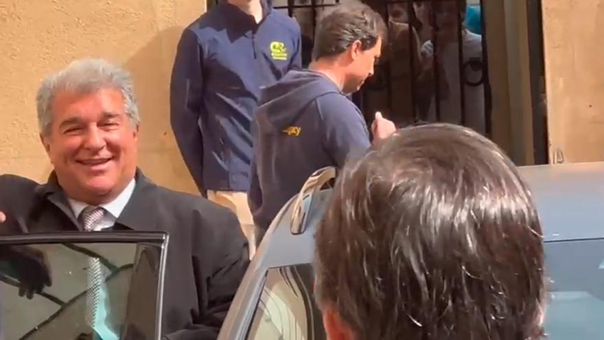 "¿Seguirá Xavi?" La sonrisa misteriosa de Joan Laporta....