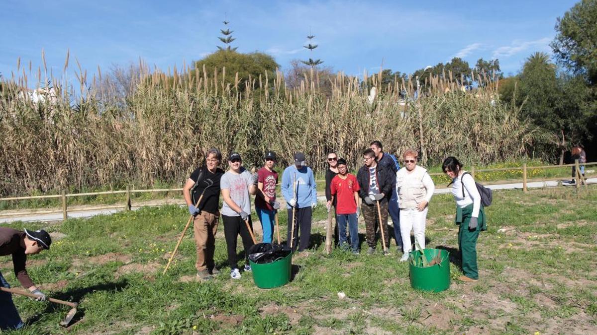 Alumnos del Centro Ocupacional y del taller de jardinería de Aspandem en una imagen de archivo