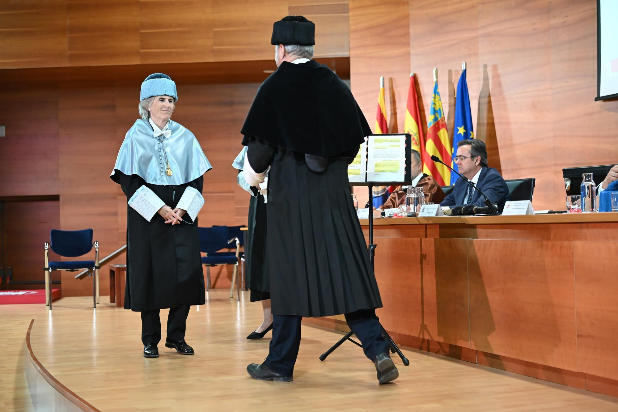 Así ha sido el acrto de investidura como Doctora Honoris Causa por la UMH de Elche de la periodista Paloma del Rio