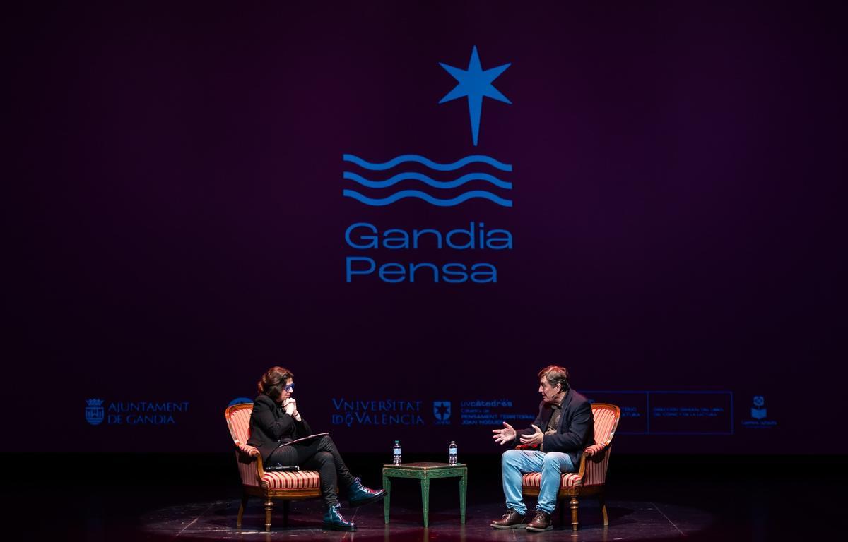 Coloquio entre Luis García Montero y Àngels Gregori.