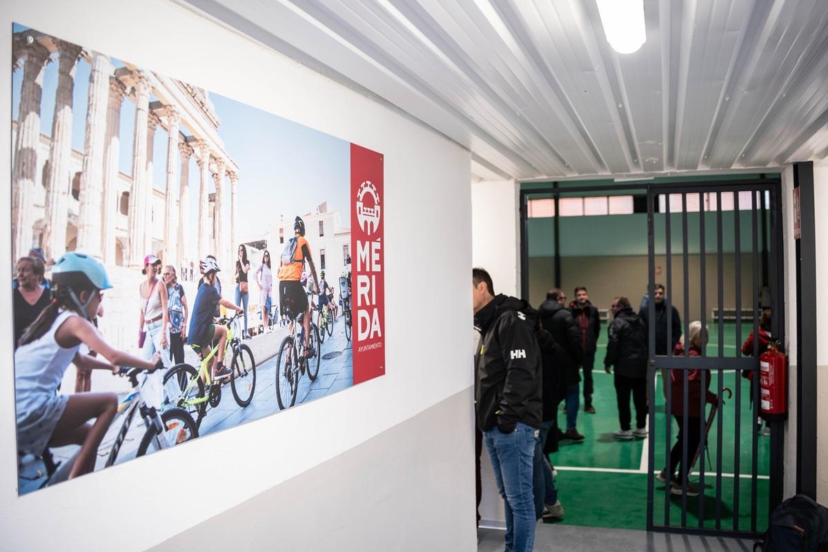 La pista polideportiva de La Antigua, ya está en uso tras las mejoras realizadas.