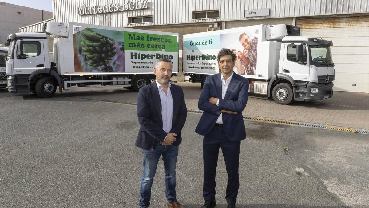 Honorio Sánchez, responsable de base Mercedes   Benz Louzao, y José Manuel Poblador, director de Logística de HiperDino