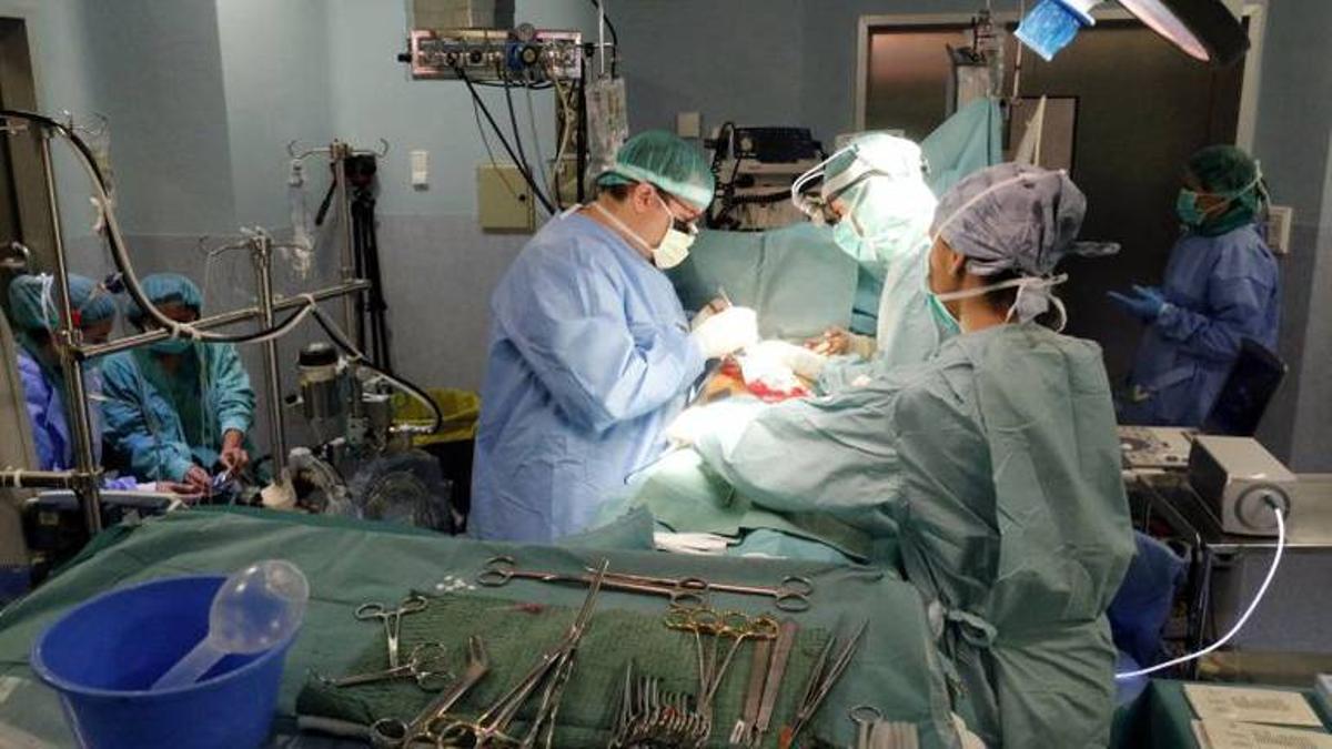 Una operació cardiovascular a l'hospital Josep Trueta en una foto d'arxiu.