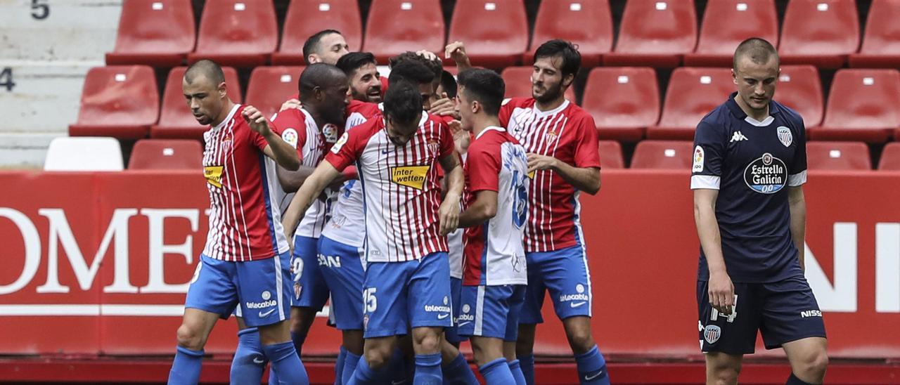 Kravets, a la derecha, durante un partido del Sporting.