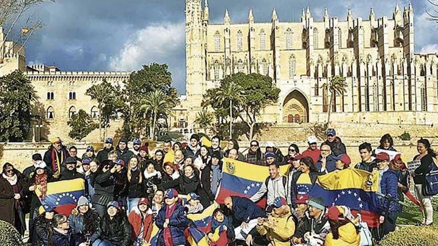 Concentración de venezolanos el pasado miércoles en el Parc de la Mar de Palma a favor del cambio.