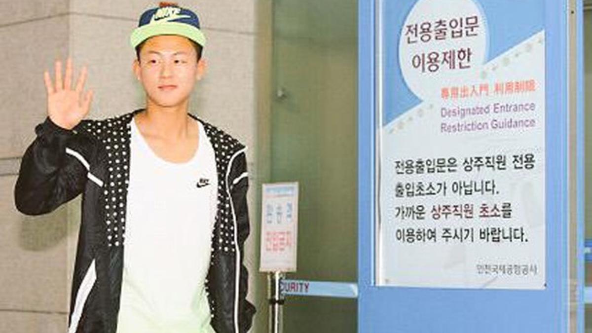 Lee en el aeropuerto de Corea antes de volver a Barcelona