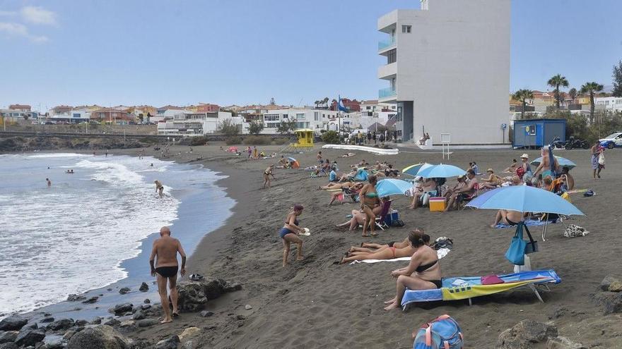 Evacuado un &#039;buguero&#039; en La Garita tras chocar con unas piedras