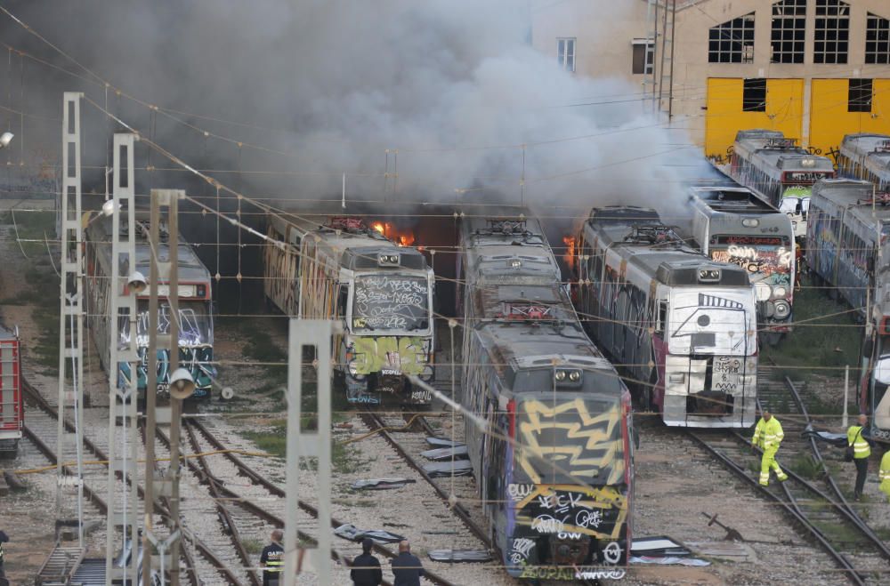 Incendio en un antiguo taller de FGV de Torrent