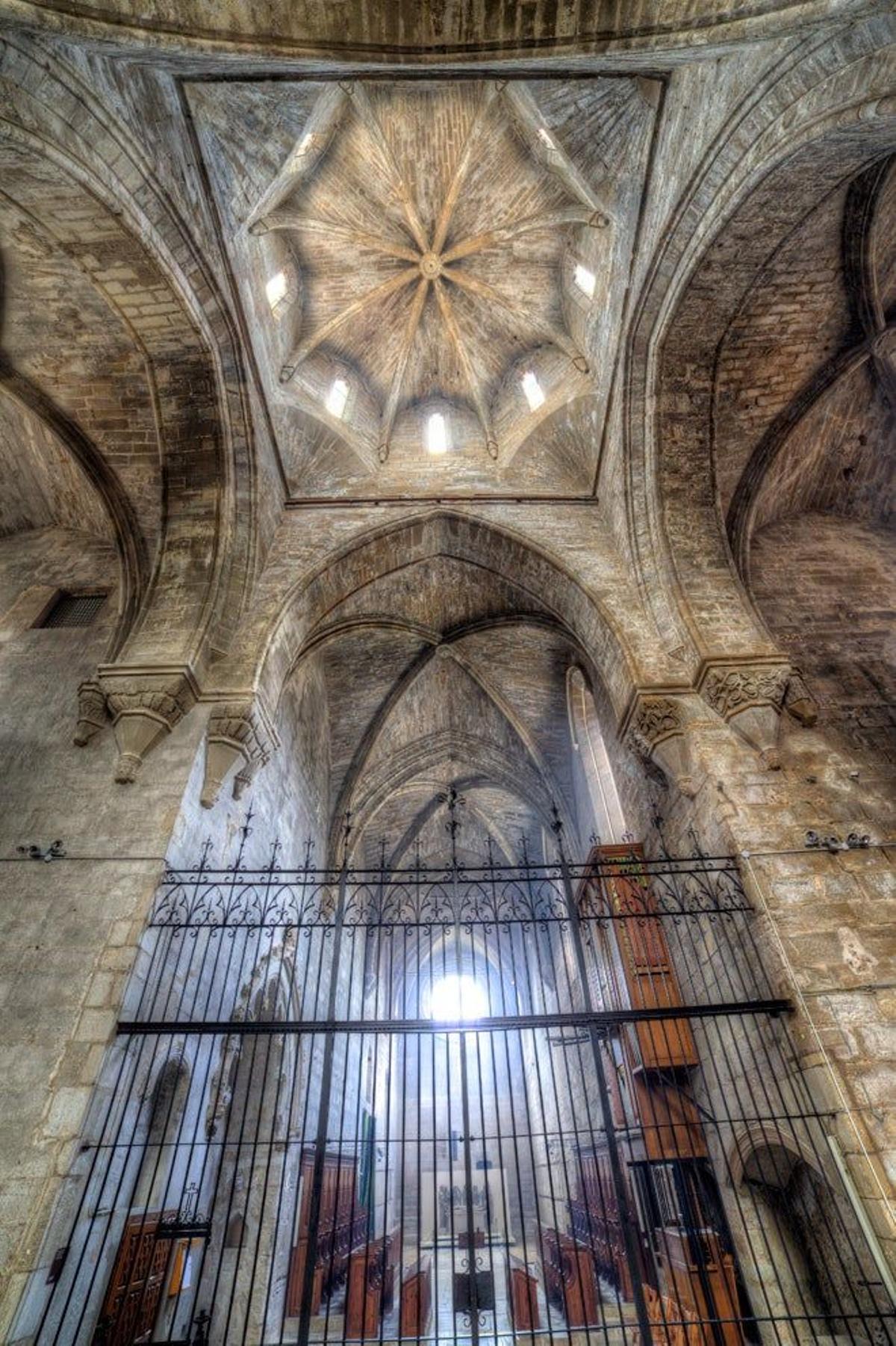 Interior de la iglesia de monasterio de Santa Maria de Vallbona.