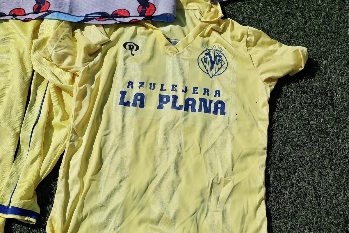 Galería | Las mejores imágenes de la espectacular colección de camisetas retro del Villarreal de Josep Cabrera