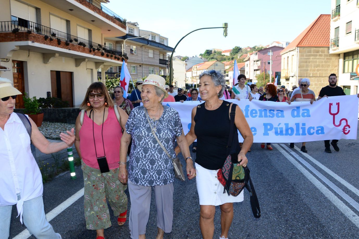 Moaña planta el grito en la calle: "Coa nosa saúde non se xoga"