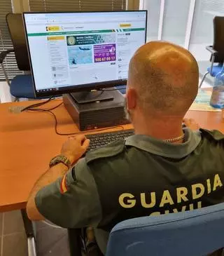 Piedras contra agentes, daños en coches y agresión a sanitarios: así ha sido la detención de un hombre en Bollullos