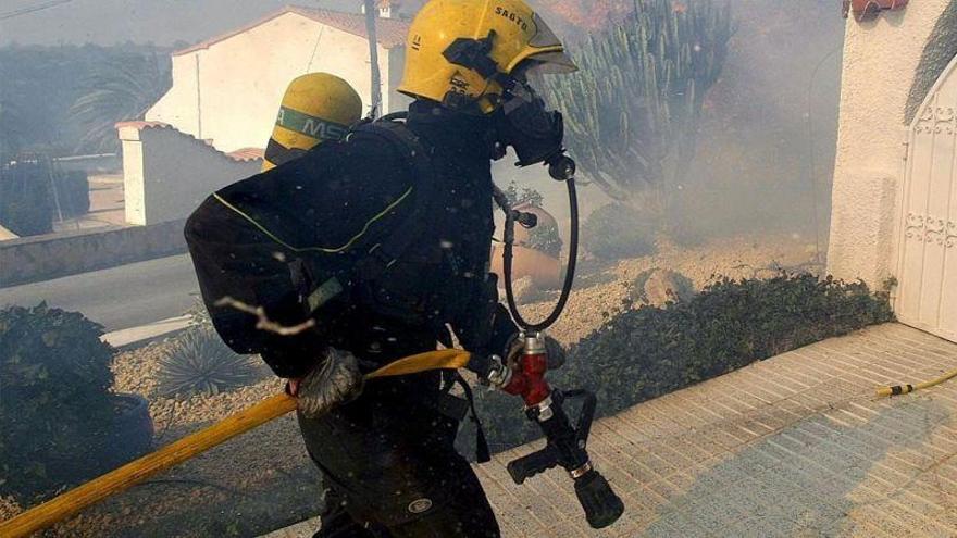 Muere un matrimonio en un virulento incendio en Alicante