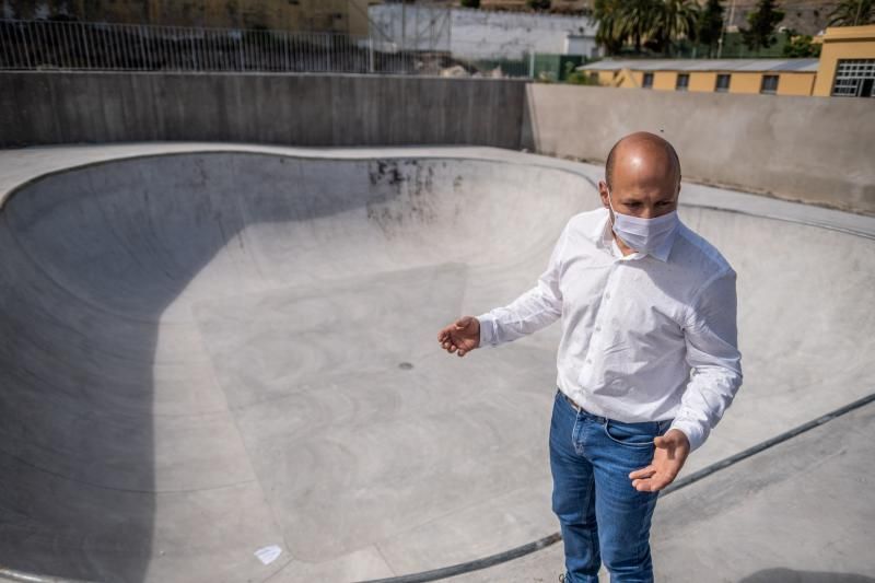 Visita a la piscina de La Guancha, que sigue cerrada