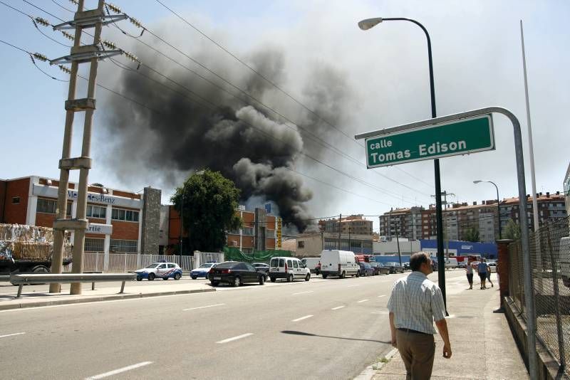 Fotogalería: Incendio en el polígono de Cogullada