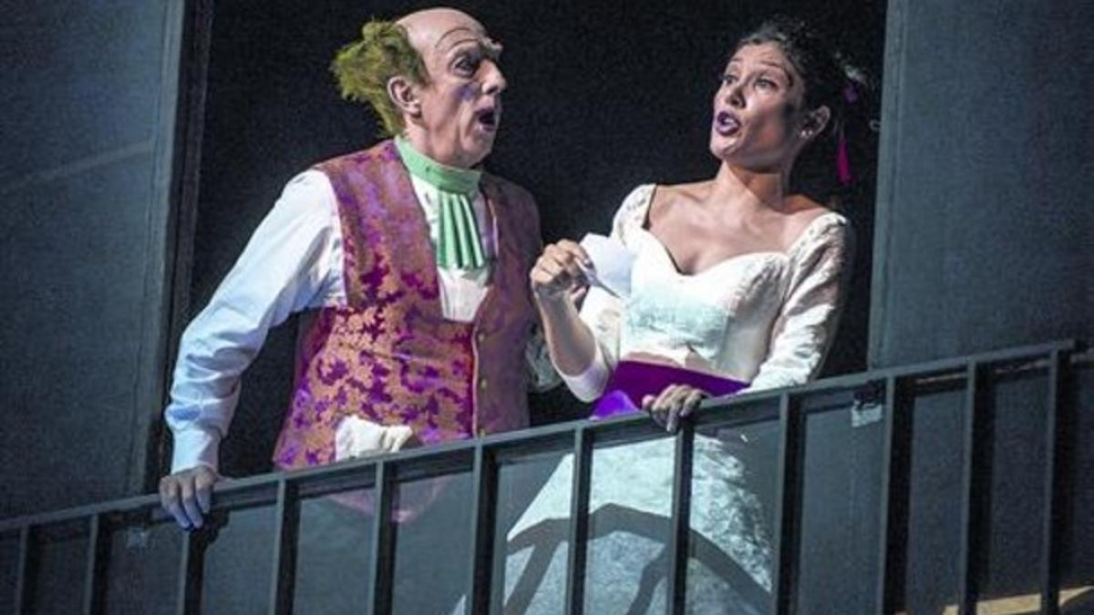 Escenografía sencilla 8 Una de las escenas del montaje de Joan Font de la ópera 'Il barbiere di Siviglia'.