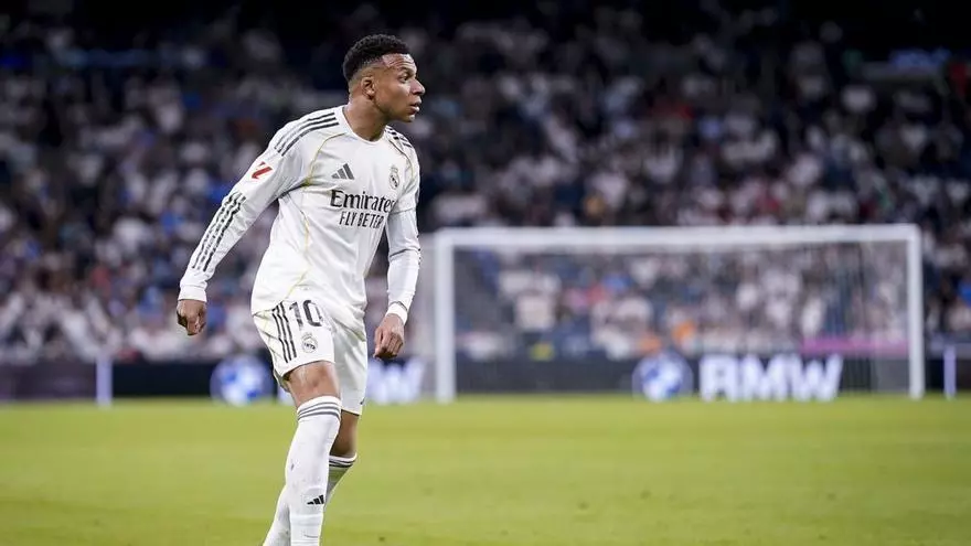 El Real Madrid vence al Alavés rodeado de pitidos de la afición