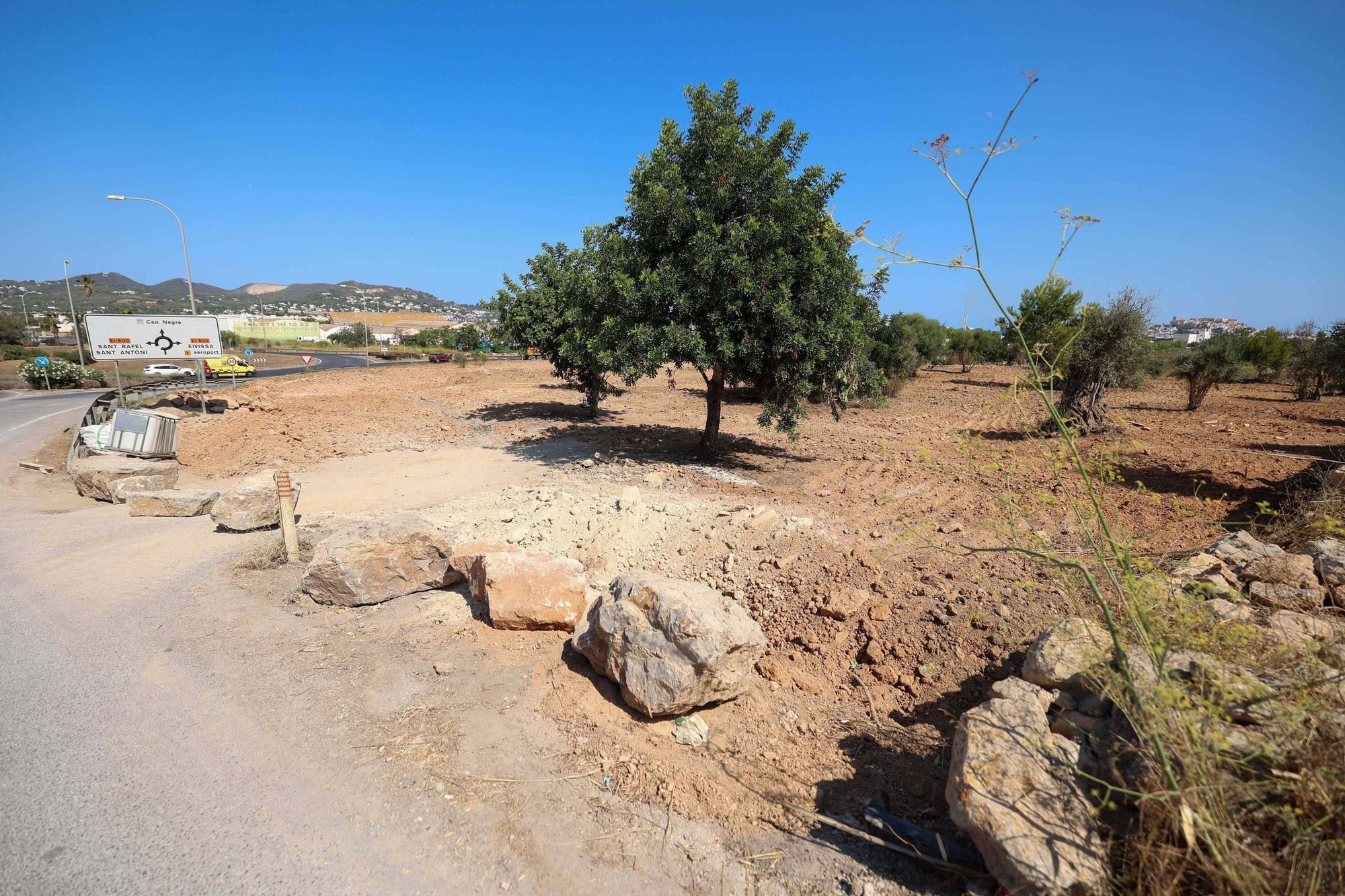Galería: terreno de Can Rova II completamente despejado por el Ayuntamiento