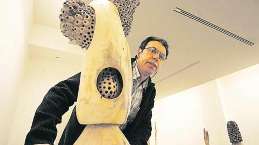 La escultura de Mauro Rodríguez, en Amaga, y la pintura de Joan Lacomba, en el Valdecarzana