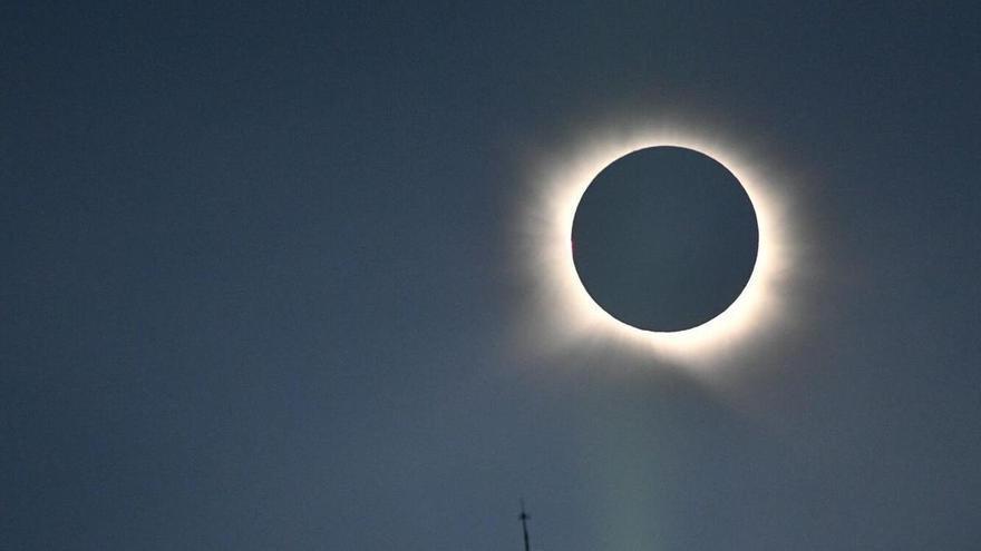 Fotogalería: El eclipse solar total sobre la Torre de Hércules