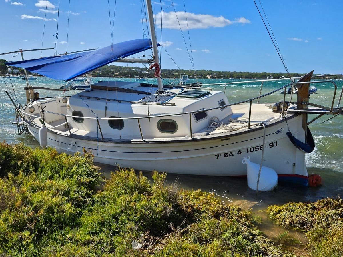 Embarcaciones varadas y hundidas en s'Estany des Peix por el temporaral del 20 de octubre