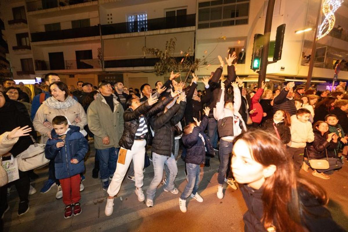 Mira aquí todas las fotos de la cabalgata de Reyes Magos en Ibiza