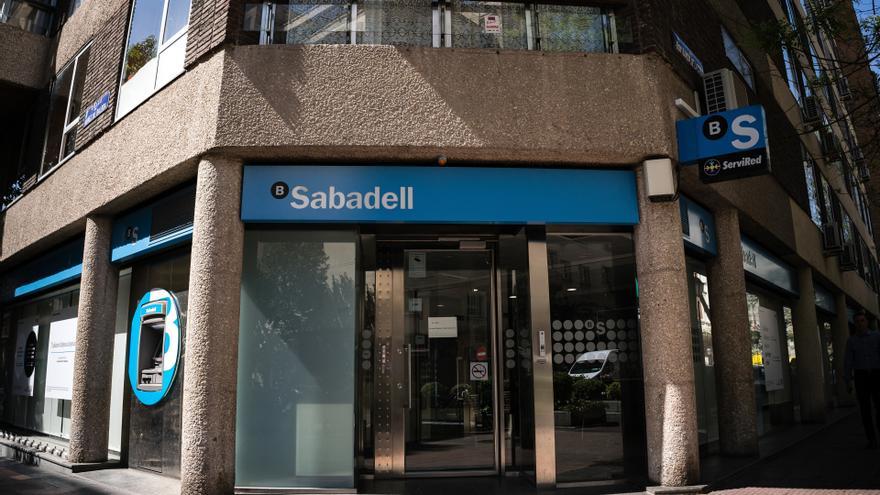 Accionistes minoritaris del Banc Sabadell fan una crida a &quot;resistir i no vendre&quot; al BBVA