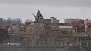 ¿Cuál es el mejor lugar para ver el gran desfile naval del Día de las Fuerzas Armadas de Gijón?