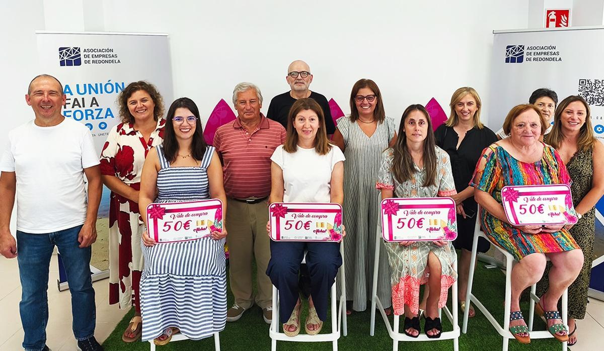 Entrega de los premios a los ganadores del sorteo de Shopping Night.
