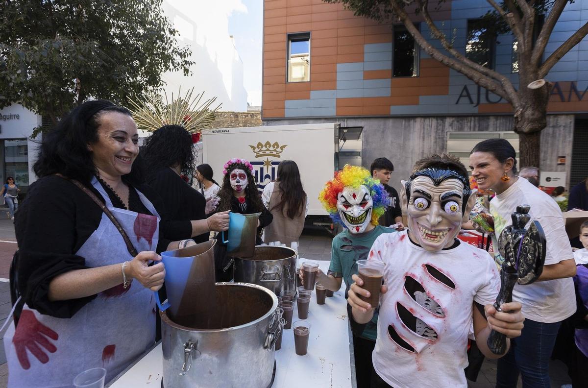 El barrio de Corea siempre se distingue por su Halloween solidario