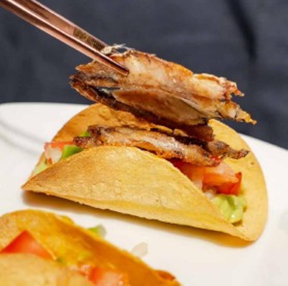 Tacos de sardinas con trempó.