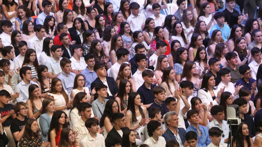 Jóvenes gallegos en un acto de reconocimiento a los mejores expedientes en la ABAU. | // XOÁN ÁLVAREZ