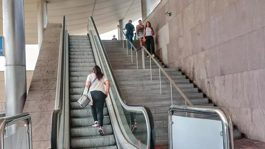 Dos años y medio después, Titsa adjudica la obra de las escaleras mecánicas averiadas