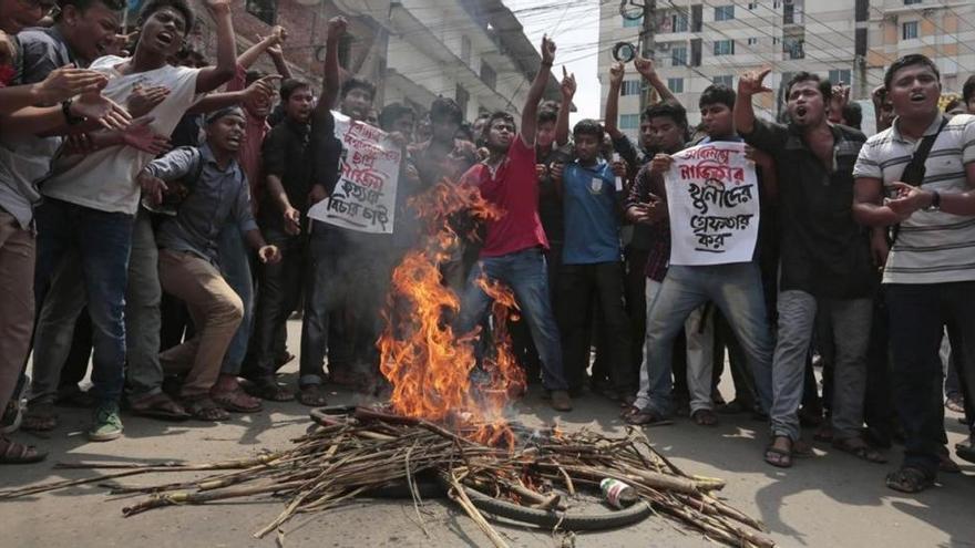 Asesinado a machetazos un bloguero en Banglades