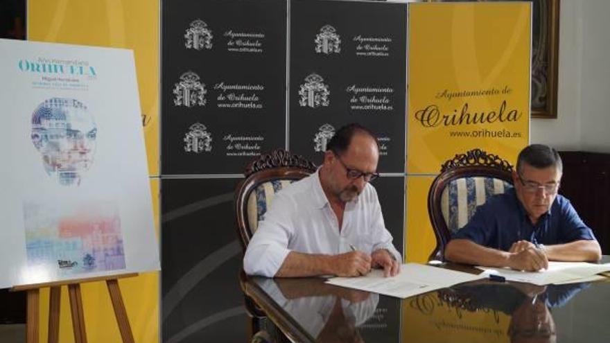 Bascuñana y García durante la firma ayer del acuerdo.