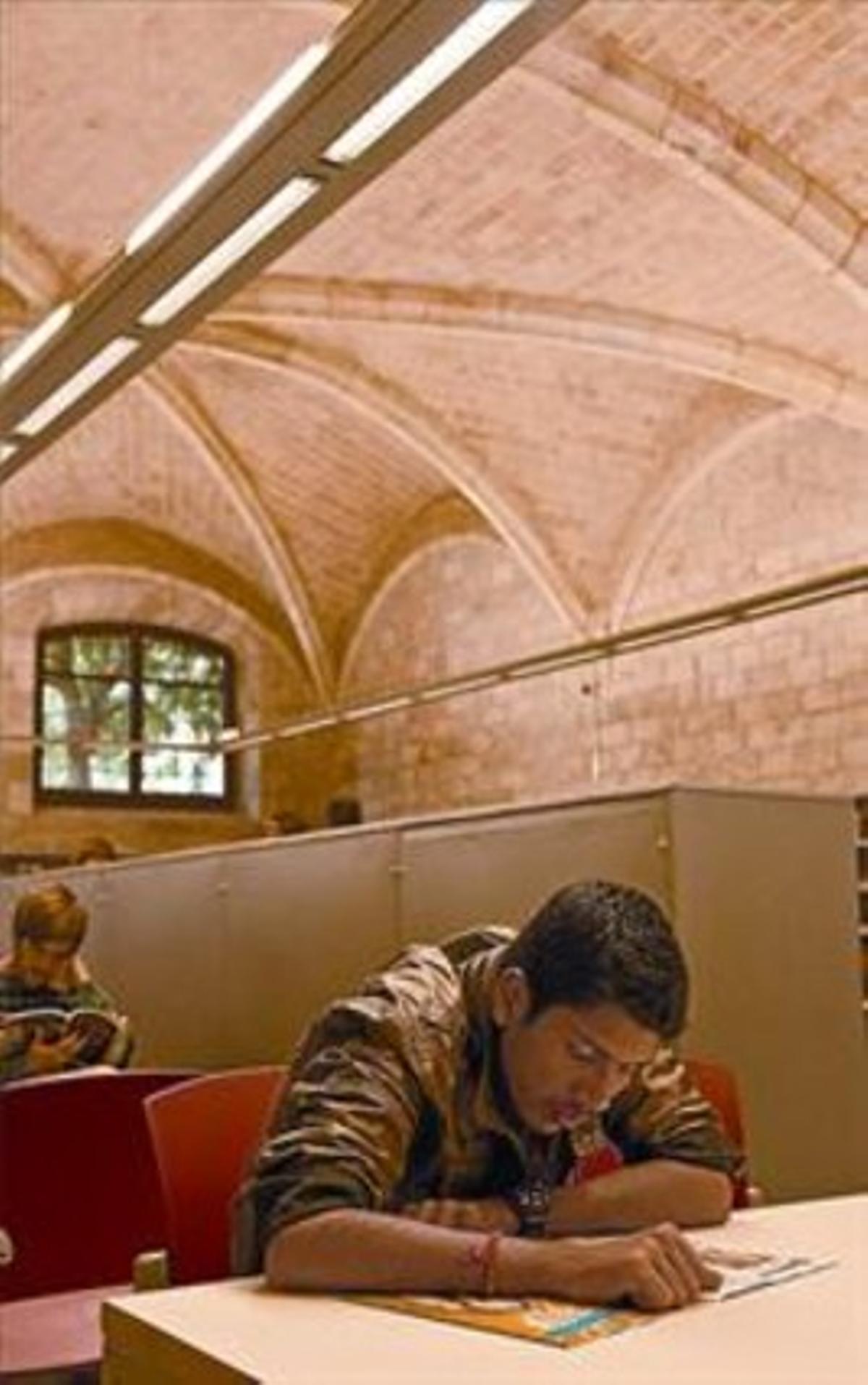 La sala de lectura del Raval, restaurada. La sala de lectura del Raval, restaurada.