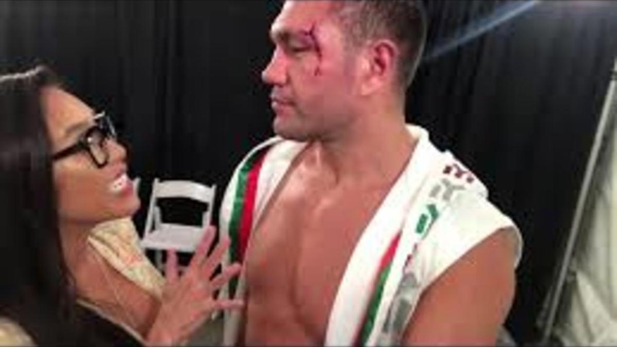 El boxeador Pulev con la entrevistadora en Las vegas.