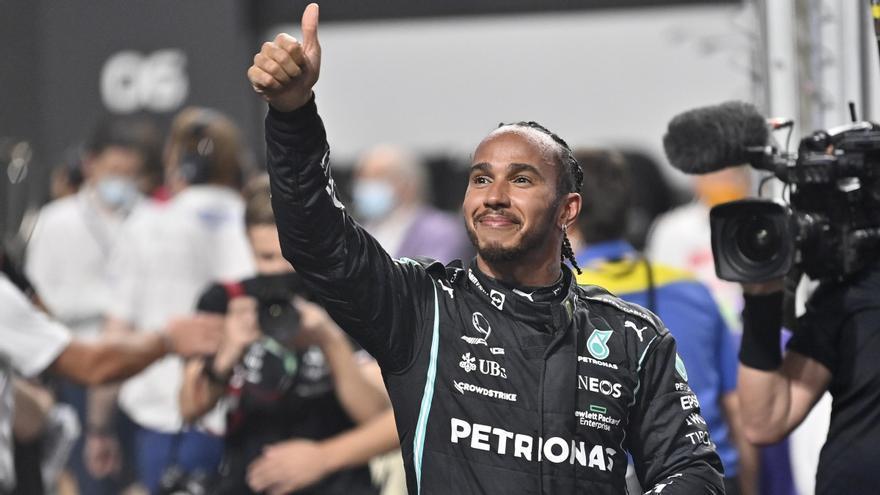 Hamilton ficha por Ferrari para 2025 y arrastra a Sainz a buscar equipo