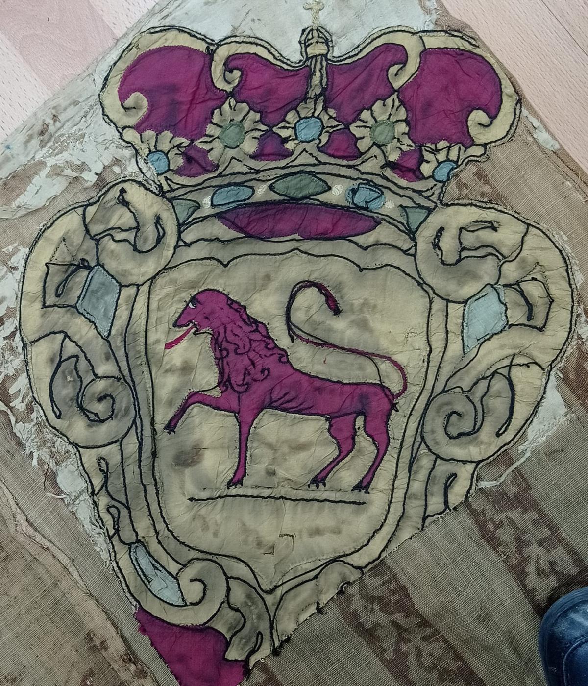 León de parte del escudo de Toro que conserva la histórica bandera