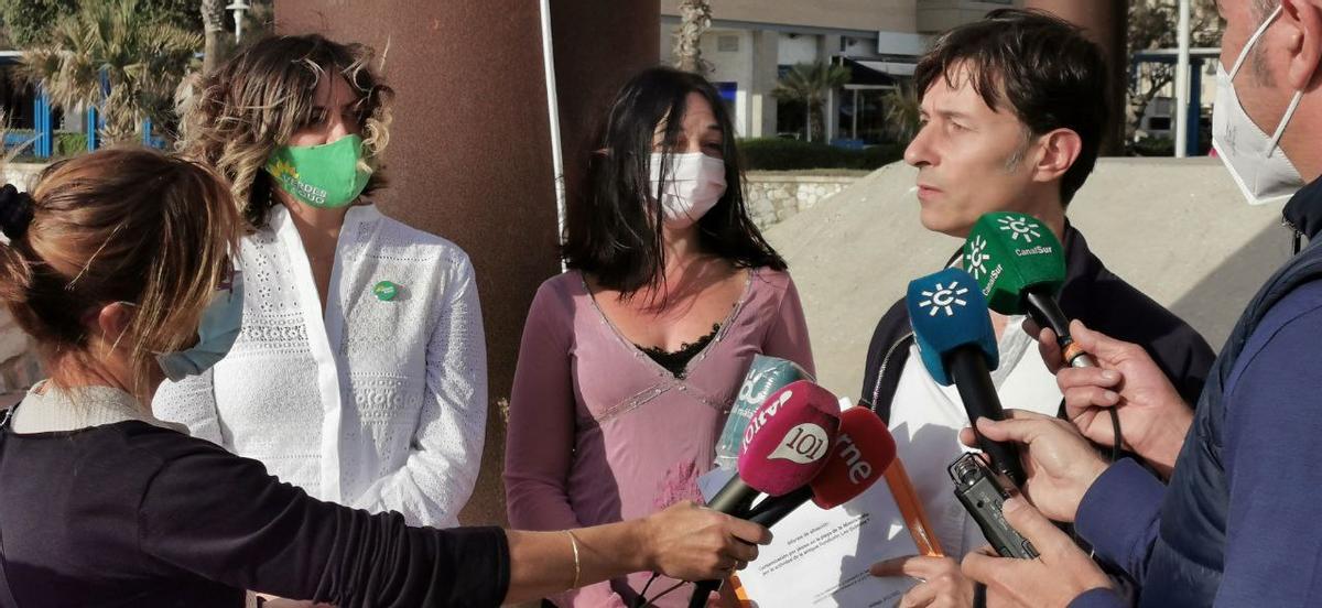 Manuel Pérez, de Equo, durante la rueda de prensa.