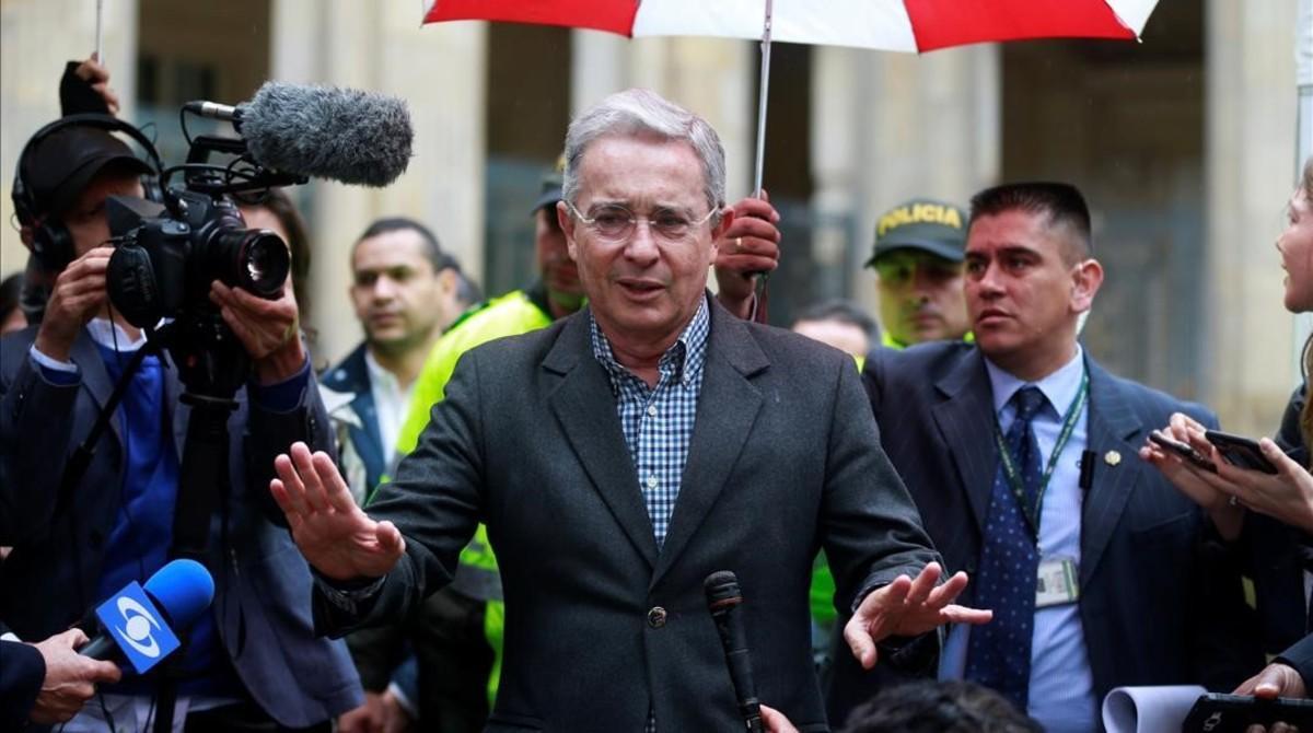 mbenach35766060 colombia s former president alvaro uribe gestures after cast161003010606