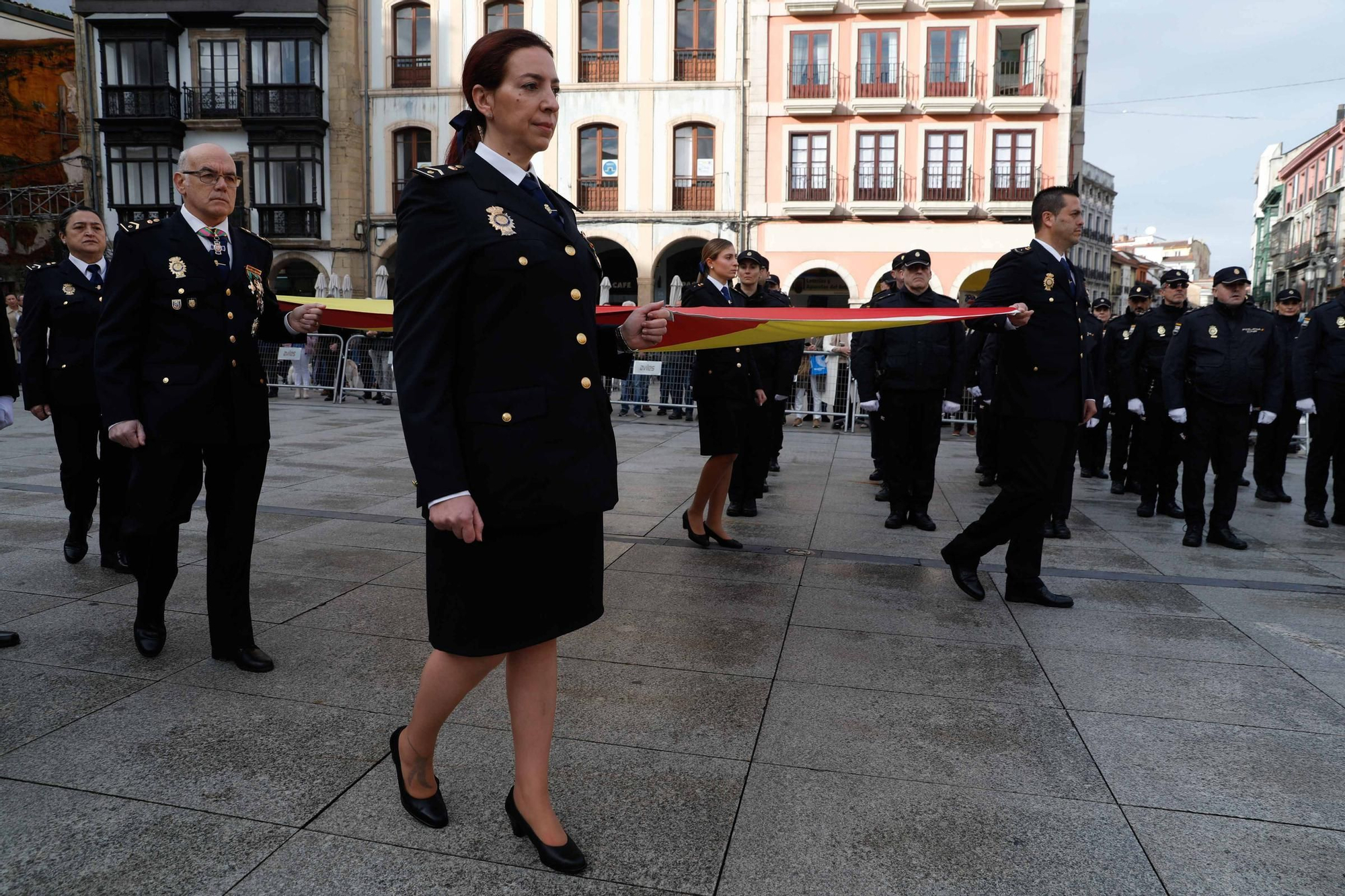 EN IMÁGENES: La Policía Nacional celebra su 200 aniversario en la Plaza de España de Avilés