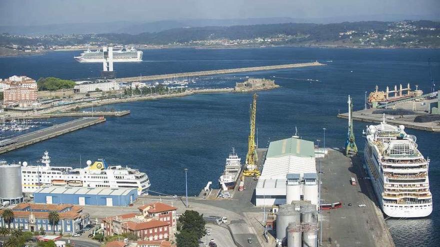 Cruceros en los muelles del centro.