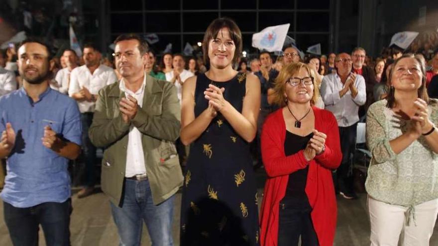 Ana Pontón, en el centro de la imagen, en el mitin de ayer de cierre de campaña en Vigo.