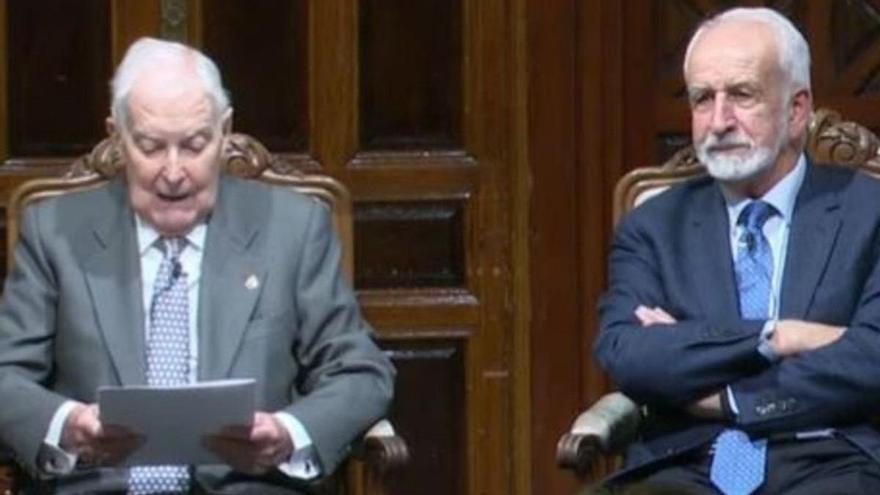 Víctor García de la Concha, a la izquierda, y Salvador Gutiérrez Ordóñez. |