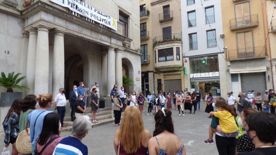 Minut de silenci a Figueres contra les violències masclistes