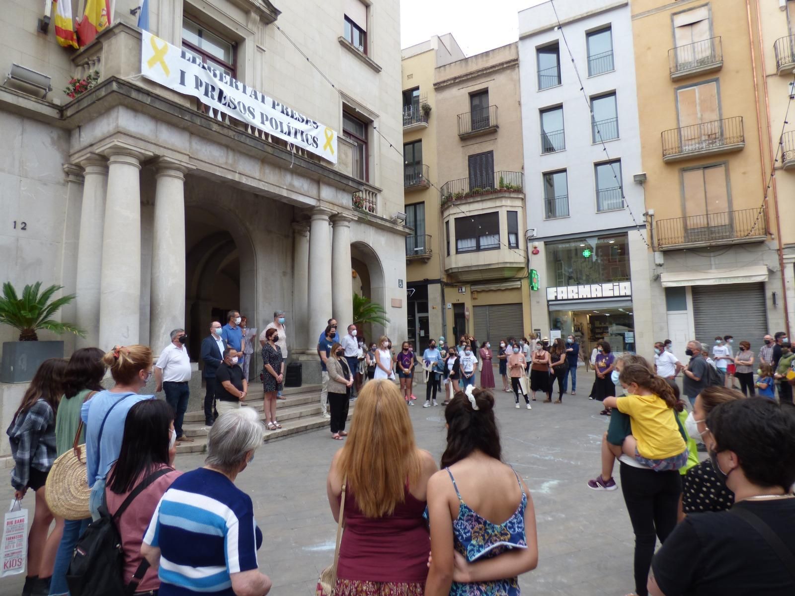 Minut de silencia a Figueres contra les violències masclistes