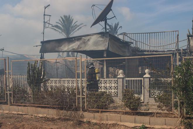 Las imágenes del incendio del camping Villa Caravaning de La Manga