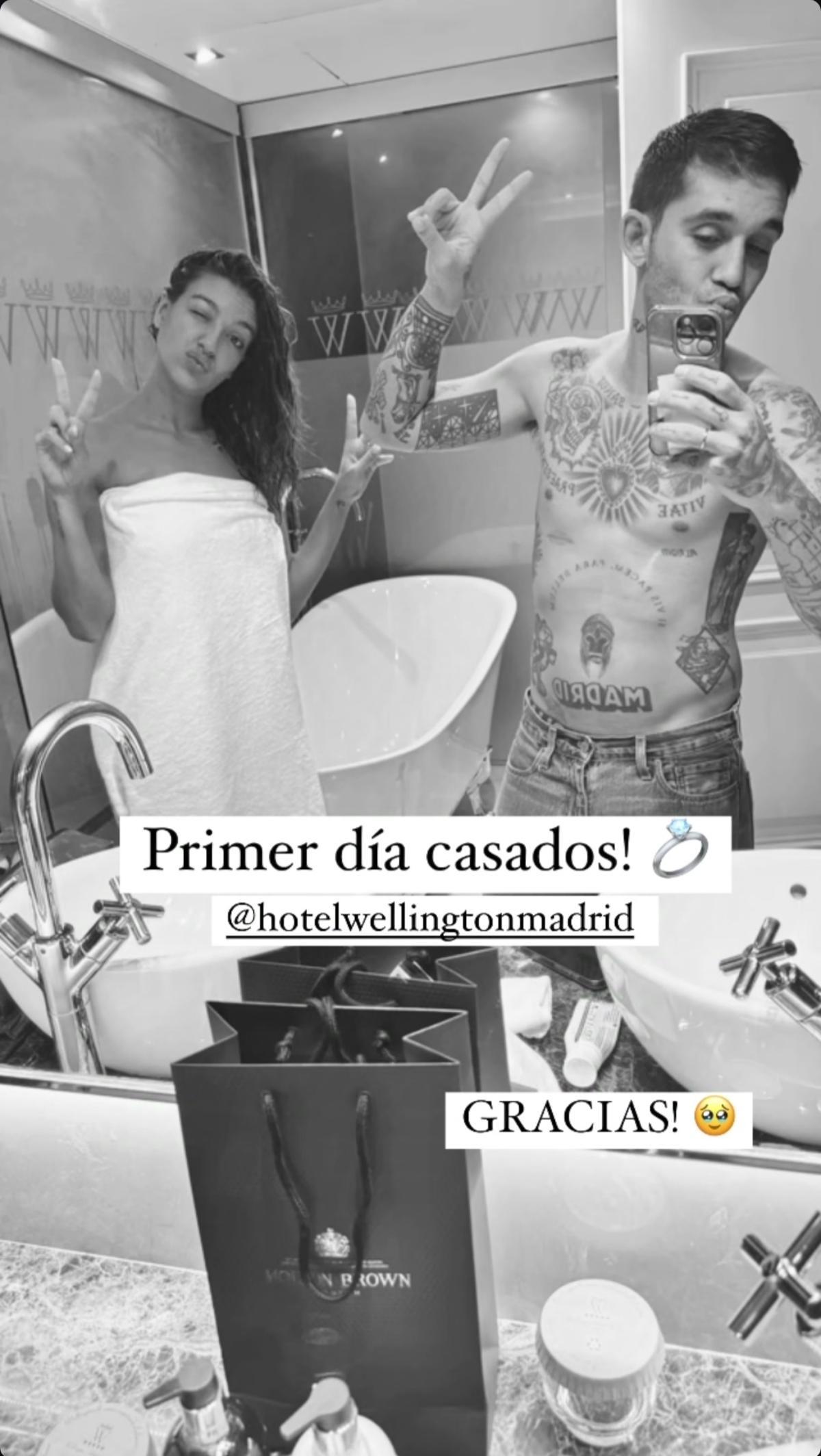 La pareja Víctor Elías y Ana Guerra celebró su primer día de casados de una manera especial