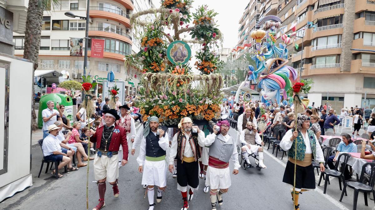 Muchos son los catafalcos que han recorrido las calles este martes